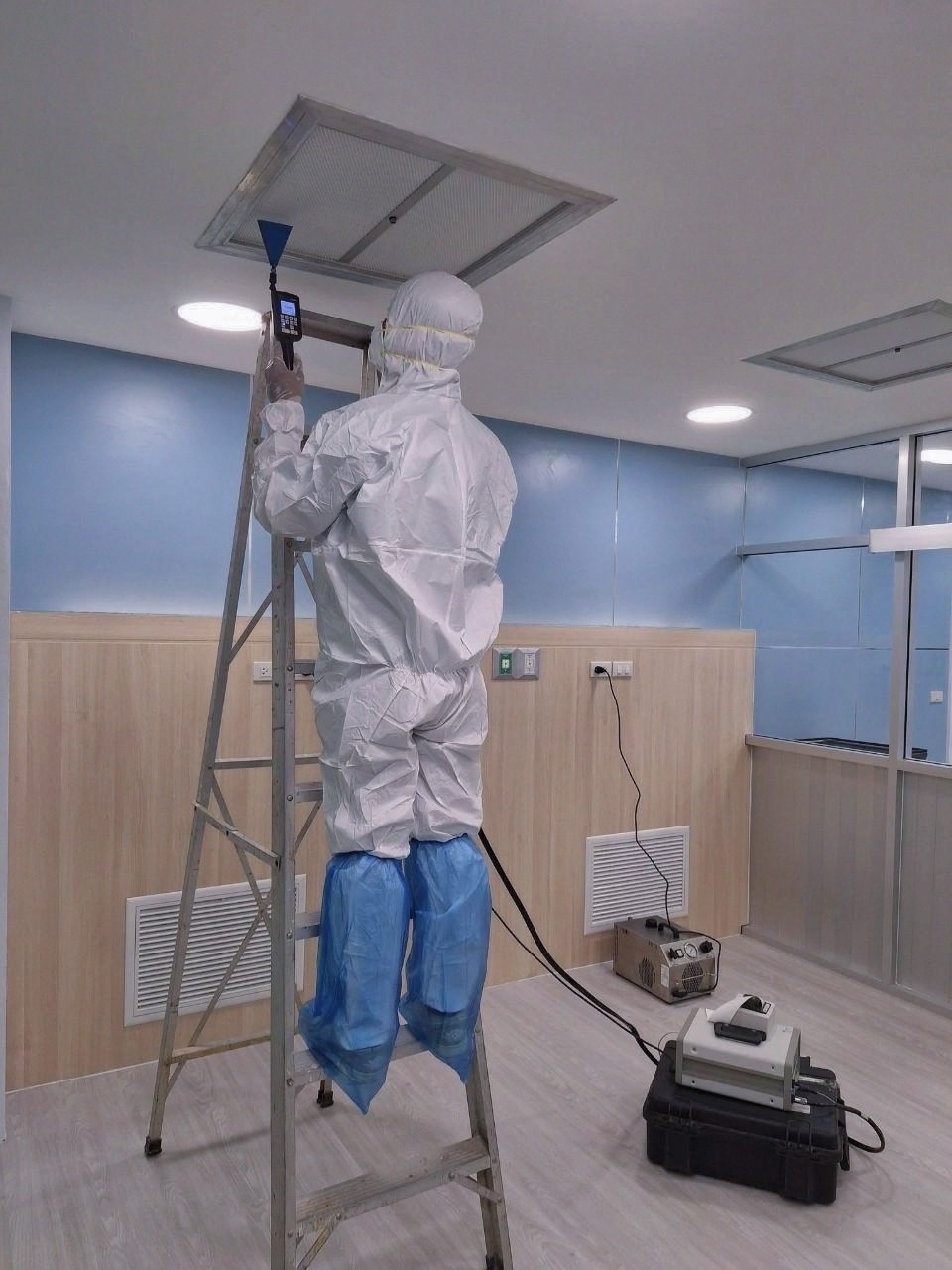 Efficiency of the HEPA Filter leak test with PAO oil and photo scan