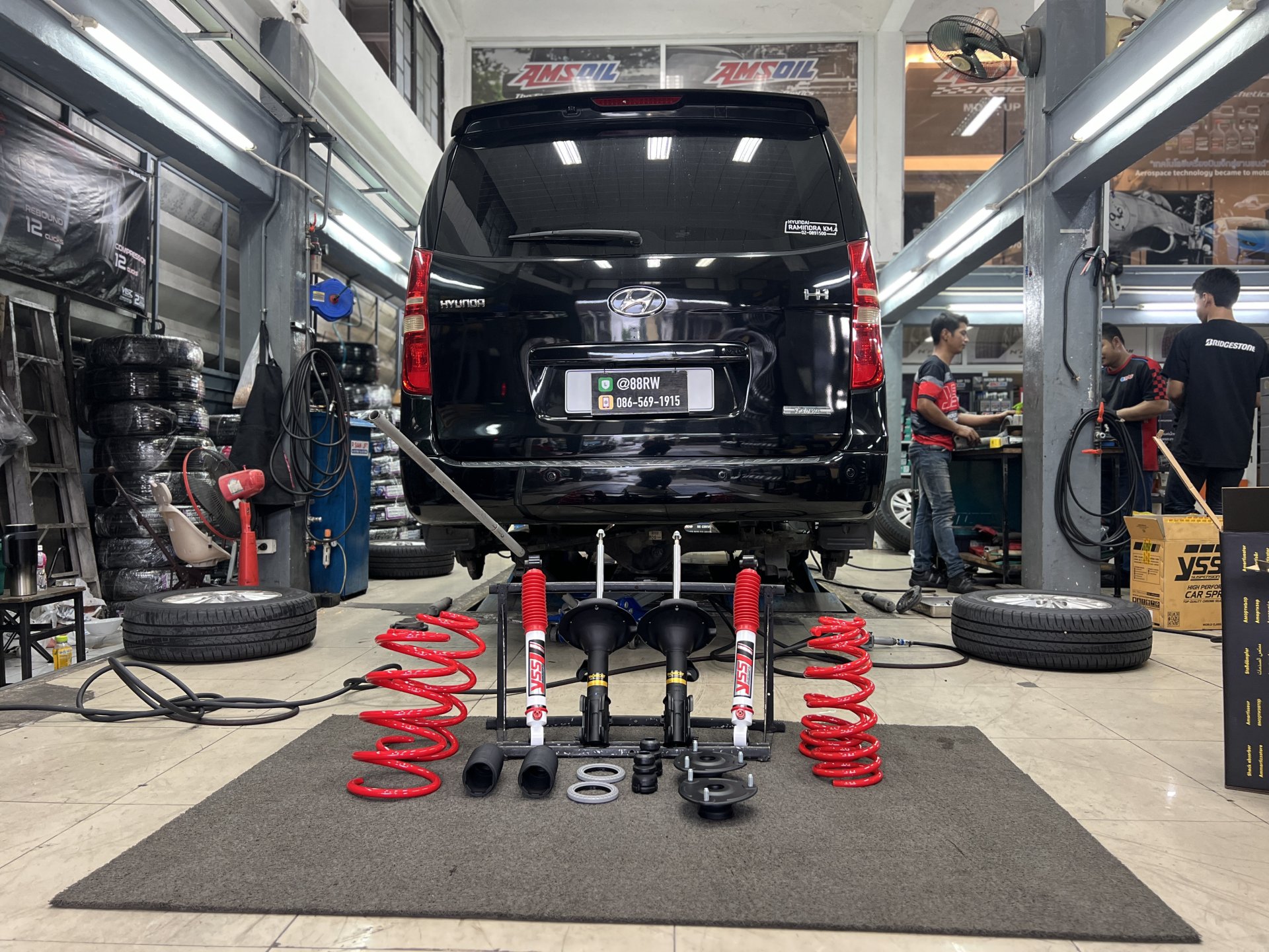ติดตั้งโช้คอัพ Monroe OE Spectrum คู่หน้า และ YSS DTG Plus คู่หลัง พร้อมสปริง YSS Performance ครบชุด สำหรับ Hyundai H1 ที่ร้านยางเจริญรุ่งเรือง นนทบุรี แก้อาการโยนส่าย พร้อมตั้งศูนย์ Hunter 3D ติดตั้งโช้คอัพ Monroe OE Spectrum คู่หน้า และ YSS DTG Plus คู่หลัง พร้อมสปริง YSS Performance ครบชุด สำหรับ Hyundai H1 ที่ร้านยางเจริญรุ่งเรือง นนทบุรี แก้อาการโยนส่าย พร้อมตั้งศูนย์ Hunter 3D