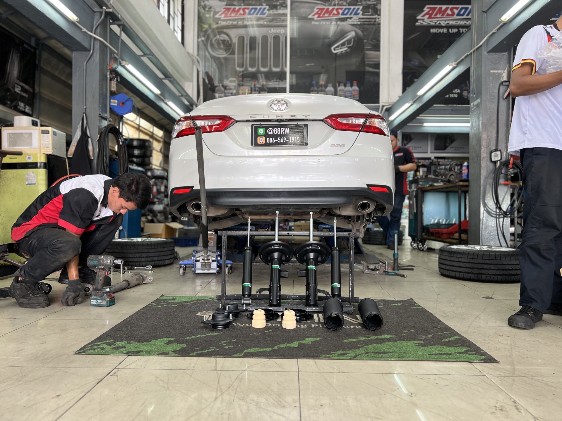 ติดตั้งโช้คอัพ TEIN EnduraPro Basic พร้อมอะไหล่ส่วนควบครบชุด สำหรับ Toyota Camry ASV70 ระยะ 200,000+ กม. ที่ร้านยางเจริญรุ่งเรือง นนทบุรี คืนความนุ่มนวลให้ช่วงล่าง พร้อมตั้งศูนย์ Hunter 3D ติดตั้งโช้คอัพ TEIN EnduraPro Basic พร้อมอะไหล่ส่วนควบครบชุด สำหรับ Toyota Camry ASV70 ระยะ 200,000+ กม. ที่ร้านยางเจริญรุ่งเรือง นนทบุรี คืนความนุ่มนวลให้ช่วงล่าง พร้อมตั้งศูนย์ Hunter 3D