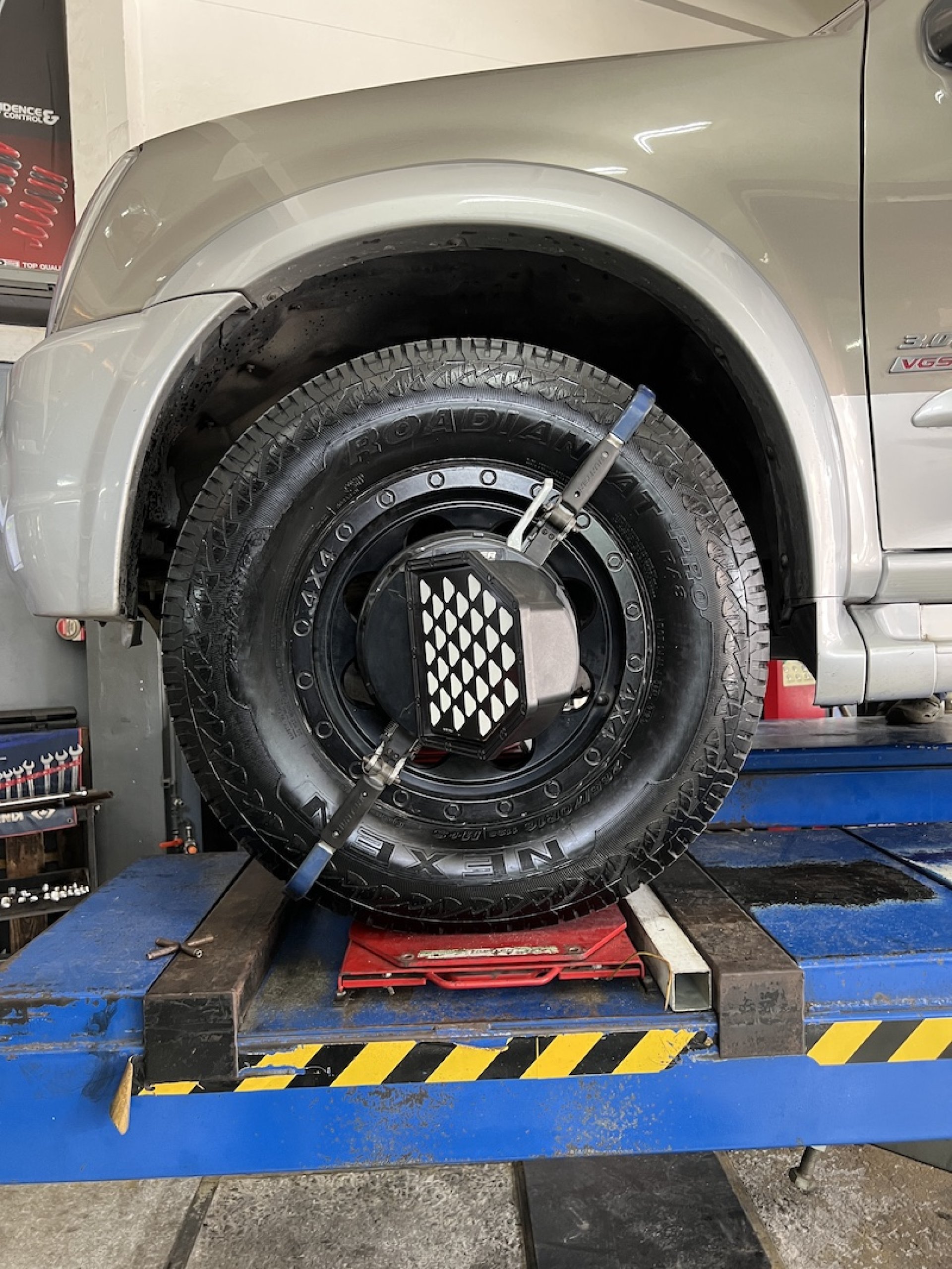 [Profender] isuzu mu7 เปลี่ยนโช้คอัพ profender jumbo และ nexen โทร. 08 ...