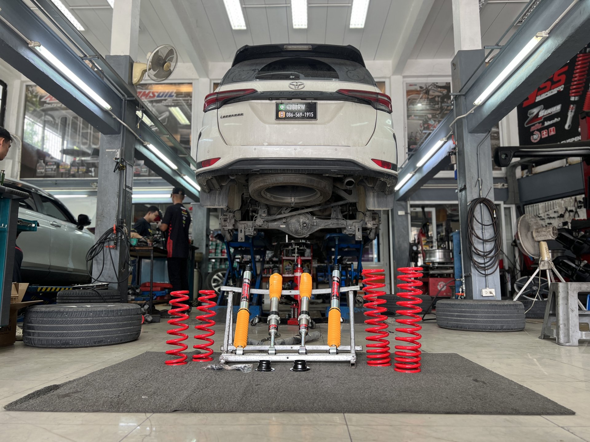 ติดตั้ง YSS E-Series fullset โช้คอัพพร้อมสปริงอัปเกรด สำหรับ Toyota Fortuner 2018 ที่ร้านยางเจริญรุ่งเรือง นนทบุรี ลูกค้าจากนครปฐม เน้นนุ่มนวลใช้งานประจำวัน พร้อมตั้งศูนย์ Hunter 3D ติดตั้ง YSS E-Series fullset โช้คอัพพร้อมสปริงอัปเกรด สำหรับ Toyota Fortuner 2018 ที่ร้านยางเจริญรุ่งเรือง นนทบุรี ลูกค้าจากนครปฐม เน้นนุ่มนวลใช้งานประจำวัน พร้อมตั้งศูนย์ Hunter 3D