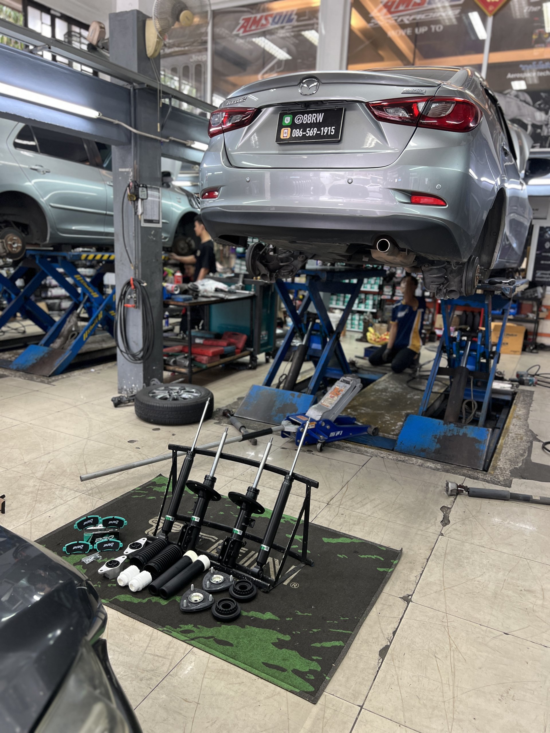 ซ่อมบำรุง Mazda 2 Skyactiv ระยะ 190,000 กม. ที่ร้านยางเจริญรุ่งเรือง นนทบุรี เปลี่ยนโช้คอัพ TEIN EnduraPro Basic ผ้าเบรกหน้า Nexzter Pro Spec เจียรจานเบรก และยางหุ้มเพลาขับหน้า RBI พร้อมตั้งศูนย์ Hunter 3D ซ่อมบำรุง Mazda 2 Skyactiv ระยะ 190,000 กม. ที่ร้านยางเจริญรุ่งเรือง นนทบุรี เปลี่ยนโช้คอัพ TEIN EnduraPro Basic ผ้าเบรกหน้า Nexzter Pro Spec เจียรจานเบรก และยางหุ้มเพลาขับหน้า RBI พร้อมตั้งศูนย์ Hunter 3D