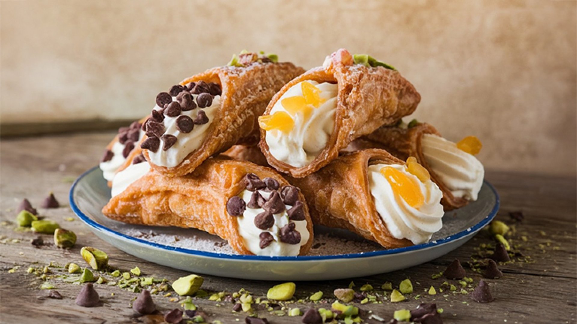 Discovering the Sweet Delight of Cannoli: Italy’s Iconic Pastry – New ...