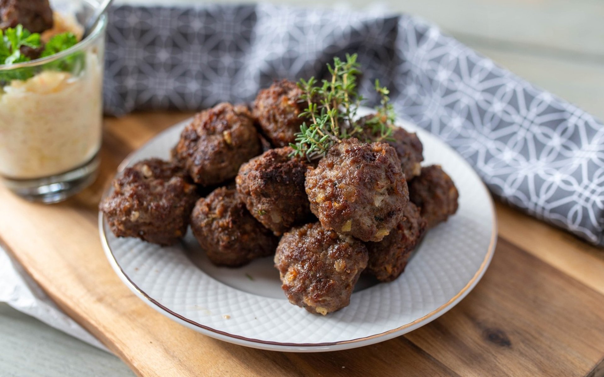 Köttbullar: Swedish Meatballs & Traditional Dish