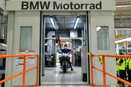 บีเอ็มดับเบิลยู มอเตอร์ราด จัดทดสอบ BMW F 900 R และ F 900 XR ใหม่ พร้อมพาชมสายการผลิต