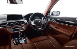 BMW ซีรี่ส์ 7 โฉมใหม่ มาพร้อมเทคโนโลยี iPerformance  และ M Performance