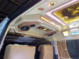 commuterหน้ายาว หลังคาแปะ 5 ชิ้น อะคริลิค