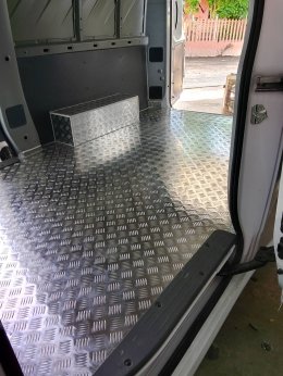 รถตู้ทึบ Wuling ปูพื้น อะลูมิเนียม ลาย ตีนเป็ด