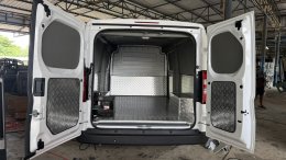รถตู้ทึบ Wuling porta ปูพื้น บุด้านข้าง ด้วย อะลูมิเนียม ลาย ตีนเป็ด และ แอร์ไฟฟ้า
