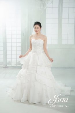 รีวิวชุดแต่งงานโดยนางแบบและนายแบบ