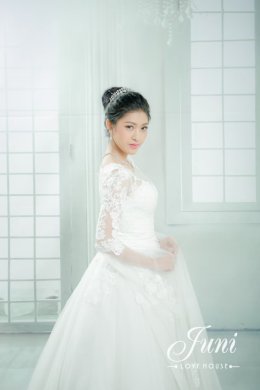 รีวิวชุดแต่งงานโดยนางแบบและนายแบบ