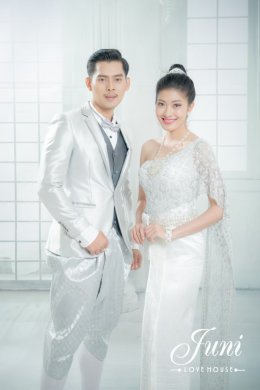 รีวิวชุดแต่งงานโดยนางแบบและนายแบบ