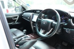 TOYOTA FORTUNER 2.8 V  ปี2016 ราคา989,000บาท