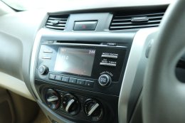NSSAN NAVARA KINGCAB NP300 2.5 E ( CAMERA ) AB ปี 2016 ราคา 379,000 บาท