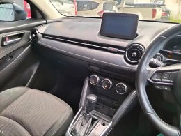 MAZDA MAZDA2 HATCHBACK 1.3 SKYACTIV (HIGH CONNECT) AB/ABS ปี2017 ราคา 429,000บาท