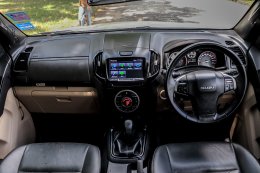 ISUZU D-MAX CAB4 1.9 HI-LANDER STEALTH Z-PRESTIGE MT ปี2019 ราคา749,000บาท