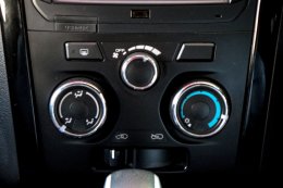 ISUZU D-MAX CAB4 HI-LANDER 1.9 Z X-SERIES DVD AT ปี2018 ราคา689,000บาท