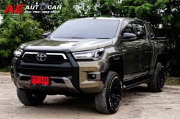 TOYOTA HILUX REVO DUAL CAB 2.8  ROCCO 4WD AT ปี2021 ราคา989,000บาท