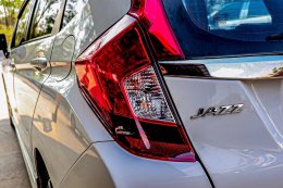 HONDA JAZZ 1.5 SV I- VTEC AT HATCH ปี2014 ราคา505,000บาท
