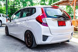 HONDA JAZZ 1.5 V I-VTEC AT ปี2015 ราคา549,000บาท