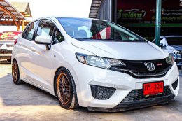 HONDA JAZZ 1.5 V I-VTEC AT ปี2015 ราคา549,000บาท