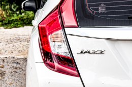HONDA JAZZ 1.5 V I-VTEC CVT HATCH ปี2014 ราคา 499,000 บาท