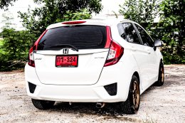 HONDA JAZZ 1.5 V I-VTEC CVT HATCH ปี2014 ราคา 499,000 บาท