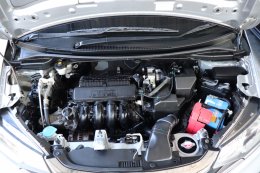 HONDA JAZZ 1.5 V+ I-VTEC HATCN ปี2018 ราคา579,000บาท
