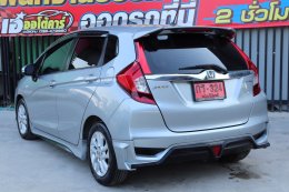 HONDA JAZZ 1.5 V+ I-VTEC HATCN ปี2018 ราคา579,000บาท