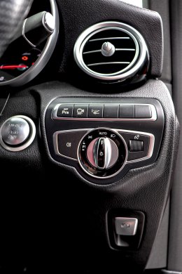 MERCEDES-BENZ GLC250 D AB/ABS ปี2017 ราคา1,999,999บาท