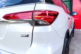 TOYOTA FOGTUNER2.4 V AT(NAVI) ปี2016 ราคา1,090,000บาท