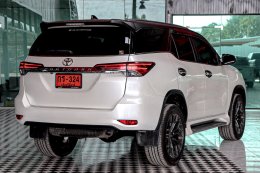TOYOTA FORTUNER 2.4 V AT WAGON ปี2019 ราคา1,090,000บาท