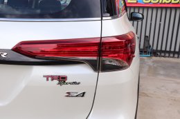 TOYOTA FORTUNER 2.8 TRD SPORTIVO 4WD AT WAGON (BLACK TOP) NAVI (AB/ABS)  ปี 2019 ราคา 1,490,000 บาท