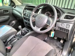 MITSUBISHI TRITON CAB NEW GLX 2.5 DID AB/ABS  ปี2019 ราคา479,000 บาท