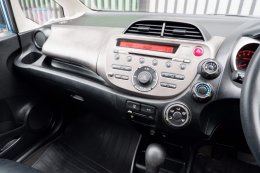 HONDA JAZZ 1.5 V AT I-VTEC 2011 มือสอง 