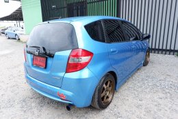 HONDA JAZZ 1.5 V AT I-VTEC 2011 มือสอง 