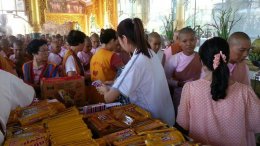 23 ตุลาคมที่ผ่านมา กองบุญหมื่นฟ้าถวายต้นเงินรวมปัจจัย 800888บาท ร่วมบุญมหาสังฆทานพุทธบูชากองบุญเลี้ยงพระ15000รูปตลอดชีวิต ในพม่า