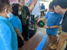 สำนักงานพัฒนาฝีมือแรงงานแพร่ จัดโครงการการเพิ่มมูลค่าผลิตภัณฑ์ไม้ด้วยเรซิ่น