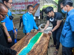 สำนักงานพัฒนาฝีมือแรงงานแพร่ จัดโครงการการเพิ่มมูลค่าผลิตภัณฑ์ไม้ด้วยเรซิ่น