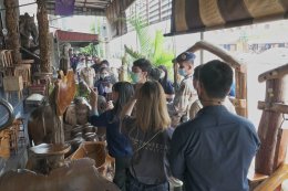 คณะสมาชิกวุฒิสภา และหน่วยงานรัฐ เยี่ยมชมร้านค้าและโกดัง