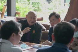 คณะสมาชิกวุฒิสภา และหน่วยงานรัฐ เยี่ยมชมร้านค้าและโกดัง