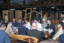 คณะสมาชิกวุฒิสภา และหน่วยงานรัฐ เยี่ยมชมร้านค้าและโกดัง