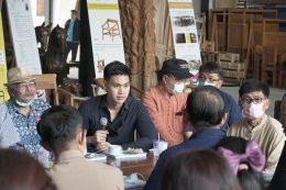 คณะสมาชิกวุฒิสภา และหน่วยงานรัฐ เยี่ยมชมร้านค้าและโกดัง