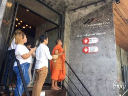 ร้านทำบุญ รับจัดงานบุญ ทำบุญบ้าน ทำบุญบริษัท ทำบุญออฟฟิศ ครบวงจร 80 ท่าน
