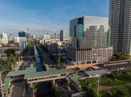 office building Sathorn Prime in Bangkok CBD near BTS Chong Nonsi – premium office for rent
