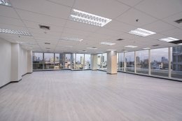 Spacious customizable office floor for rent at Sathorn Prime Bangkok with natural light and open layout