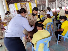 การมอบถุงยังชีพพระราชทาน มูลนิธิราชประชานุเคราะห์ในพระบรมราชูปถัมภ์