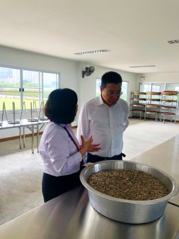 Longhua Hospital Shanghai University of TCM เยี่ยมชมหัวเฉียวศูนย์การเรียนรู้สมุนไพรจีนแบบครบวงจร 