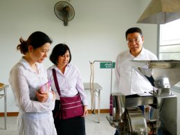 Longhua Hospital Shanghai University of TCM เยี่ยมชมหัวเฉียวศูนย์การเรียนรู้สมุนไพรจีนแบบครบวงจร 