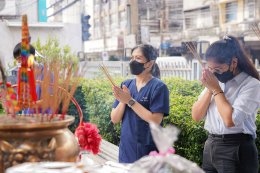 คลินิกการแพทย์แผนจีนหัวเฉียว จัดพิธีไหว้วันสารทจีน (中元节) ประจำปี 2566